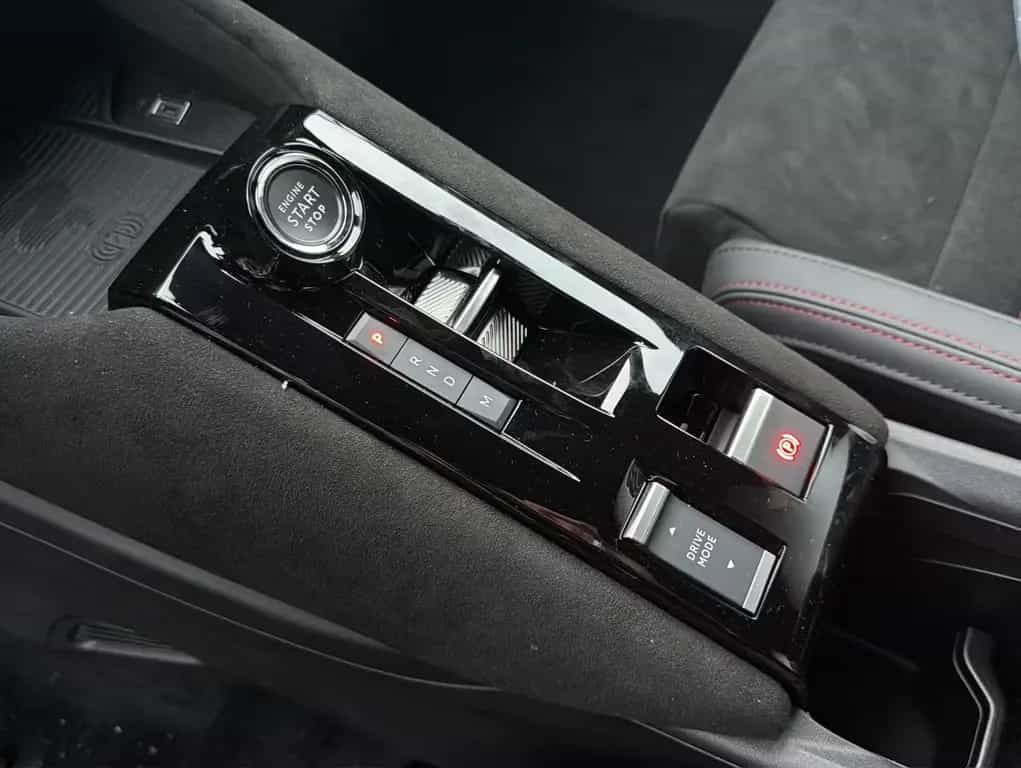 Alfa Romeo Junior Ibrida 1.2 VGT 48V-Hybrid 100 kW Speciale 09/2025-photo-8
