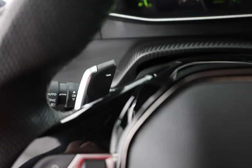 Peugeot 2008 GT PureTech 130 Aut. LED Navi Kamera 01/2023-photo-17