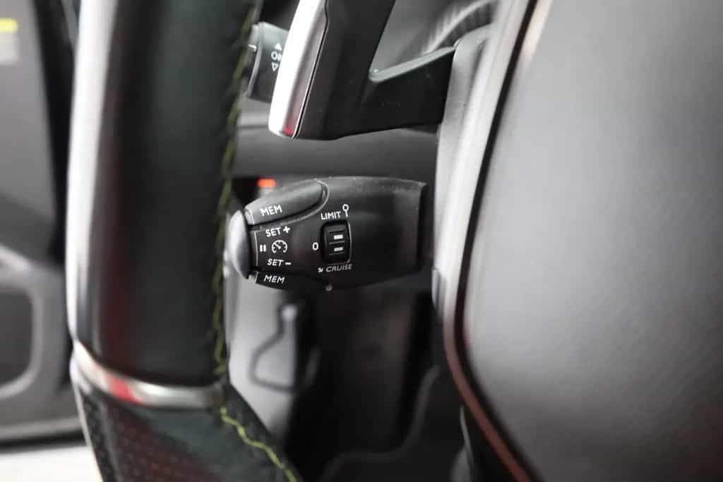 Peugeot 2008 GT PureTech 130 Aut. LED Navi Kamera 01/2023-photo-18