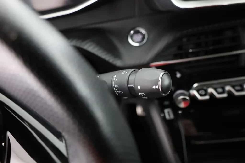 Peugeot 2008 GT PureTech 130 Aut. LED Navi Kamera 01/2023-photo-19