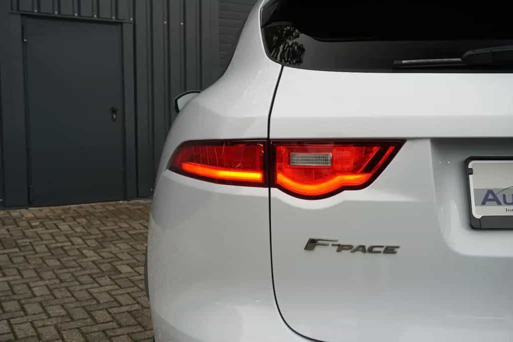Jaguar F-Pace R-Sport AWD Bi-Xenon RFK SHZ NAVI Ambient 10/2016-photo-12