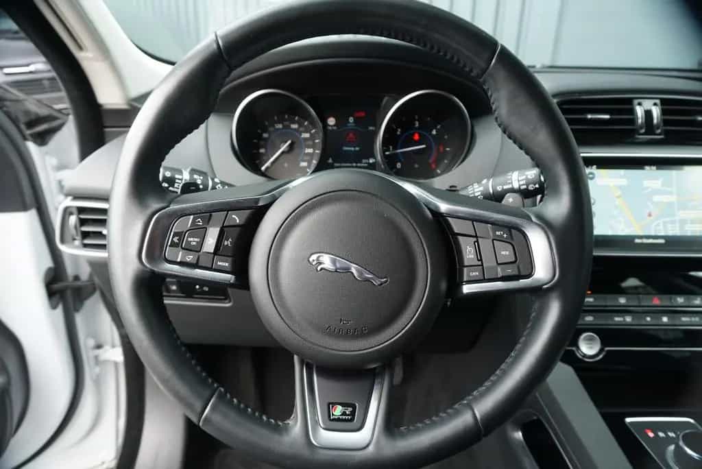 Jaguar F-Pace R-Sport AWD Bi-Xenon RFK SHZ NAVI Ambient 10/2016-photo-19