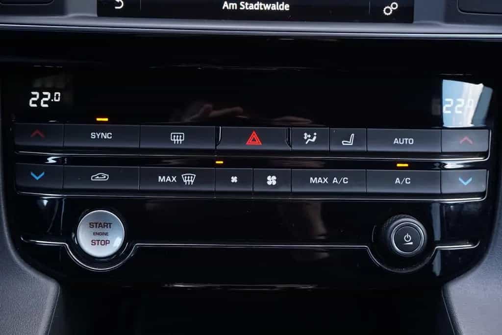 Jaguar F-Pace R-Sport AWD Bi-Xenon RFK SHZ NAVI Ambient 10/2016-photo-25