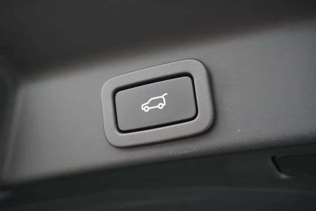 Jaguar F-Pace R-Sport AWD Bi-Xenon RFK SHZ NAVI Ambient 10/2016-photo-34