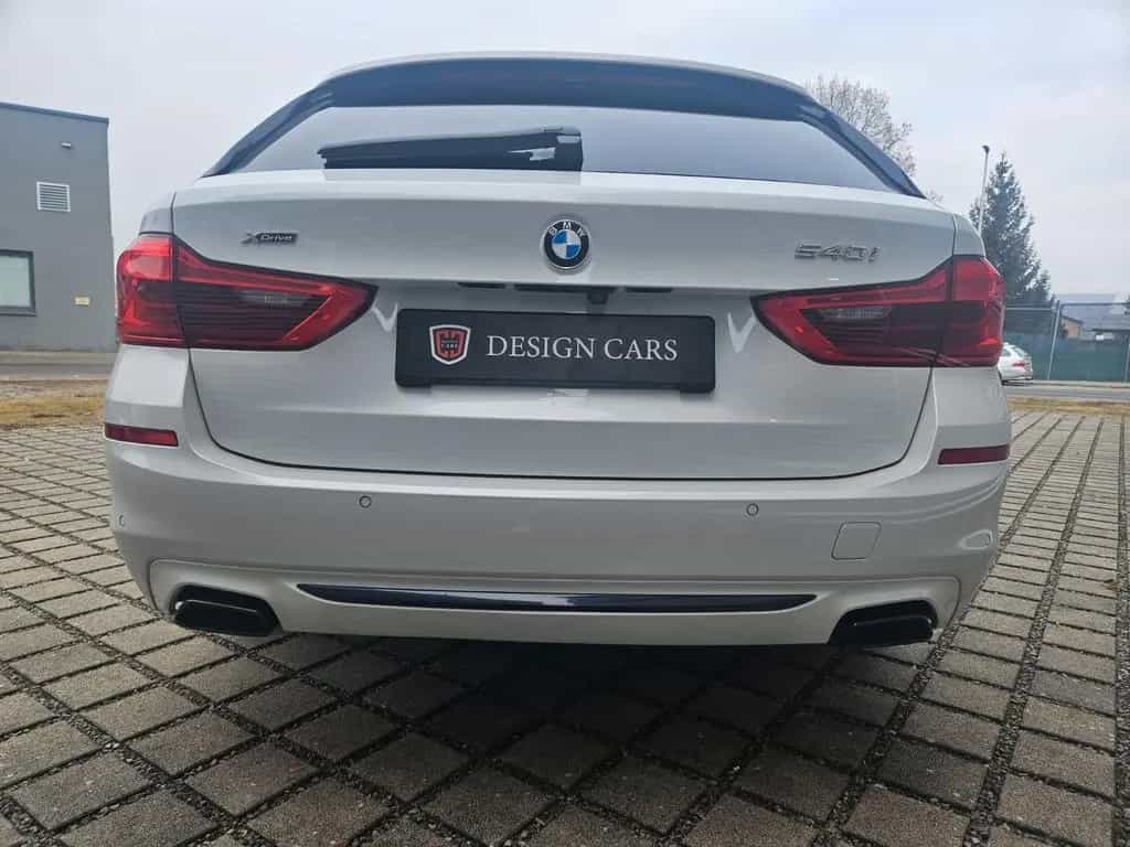 BMW 5 Series 540 i xDrive Touring Sport Line Digi Cock LED 07/2019-photo-9