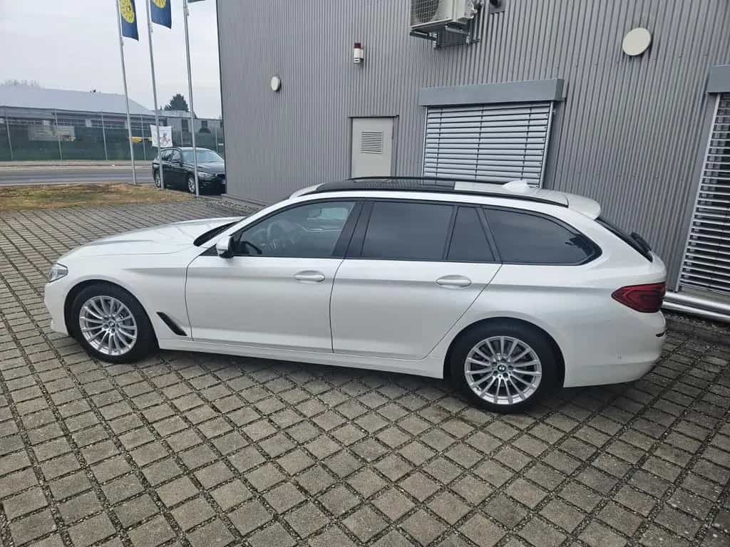 BMW 5 Series 540 i xDrive Touring Sport Line Digi Cock LED 07/2019-photo-13