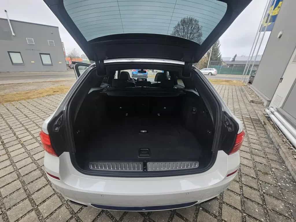 BMW 5 Series 540 i xDrive Touring Sport Line Digi Cock LED 07/2019-photo-23
