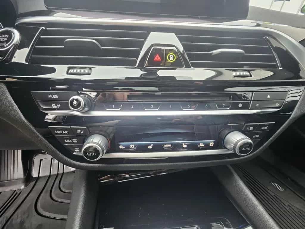 BMW 5 Series 540 i xDrive Touring Sport Line Digi Cock LED 07/2019-photo-27