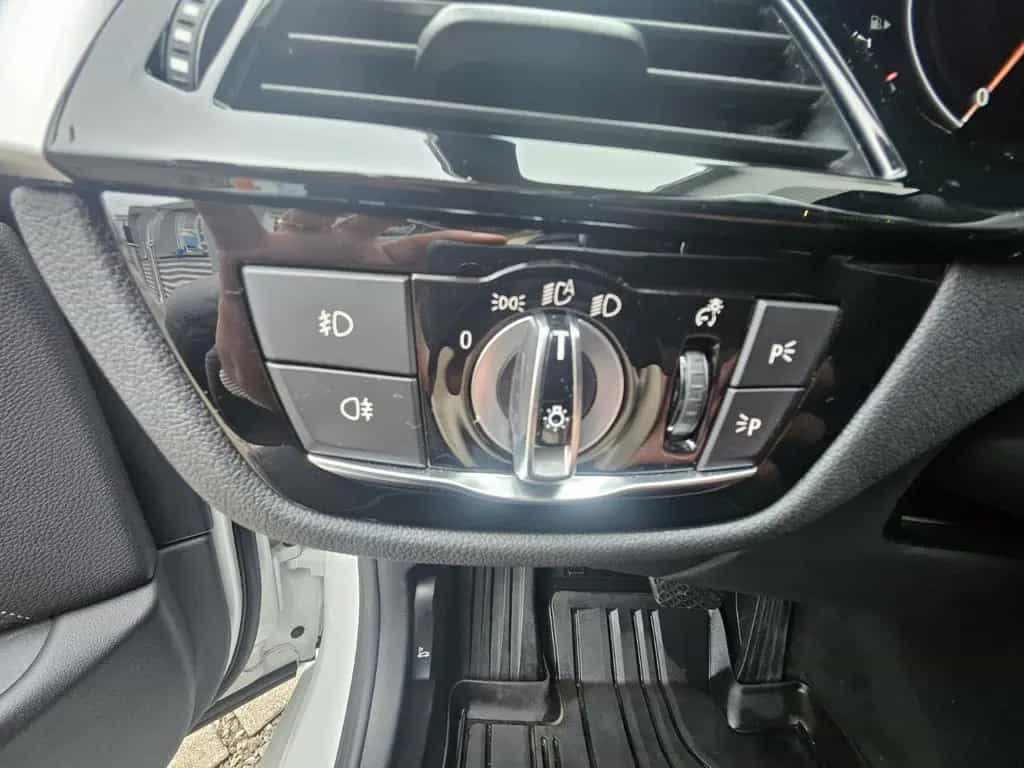 BMW 5 Series 540 i xDrive Touring Sport Line Digi Cock LED 07/2019-photo-28