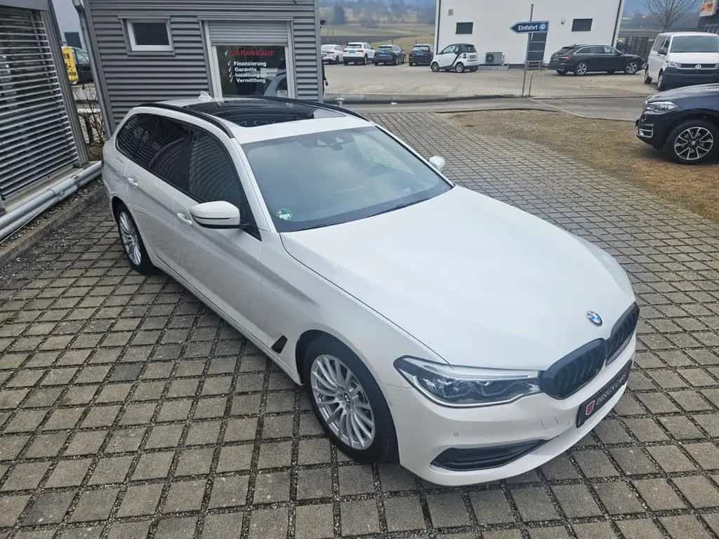 BMW 5 Series 540 i xDrive Touring Sport Line Digi Cock LED 07/2019-photo-3