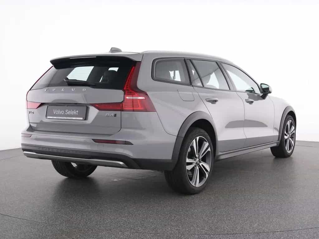 Volvo V60 Cross Country B4 AWD Plus+WINTERPAK+RFK+19 02/2024-photo-2