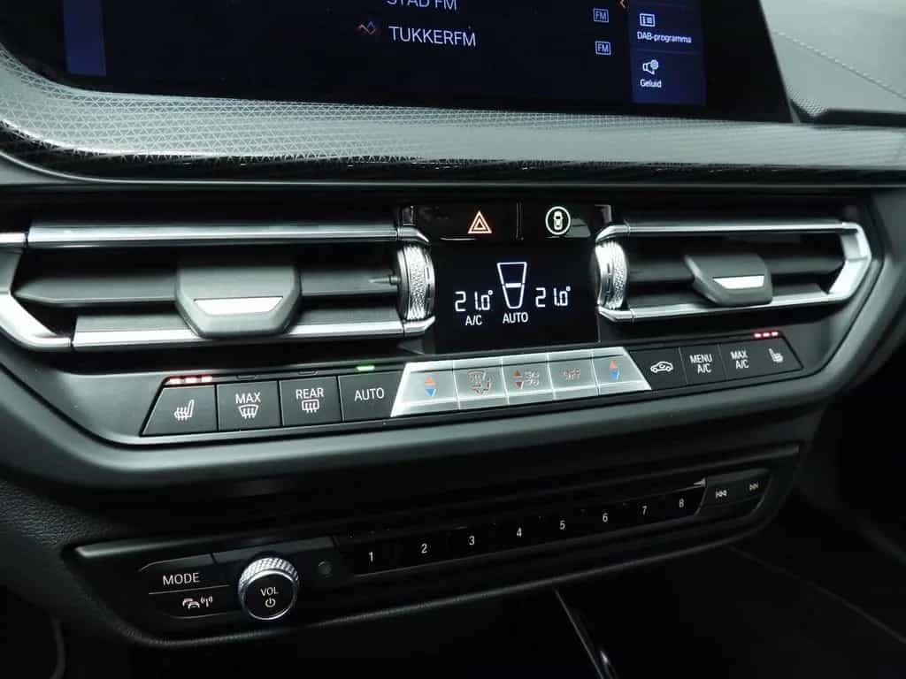 BMW 1 Series 118 1 Serie 5-türig 118i | LED | Leder | navi | 01/2022-photo-13