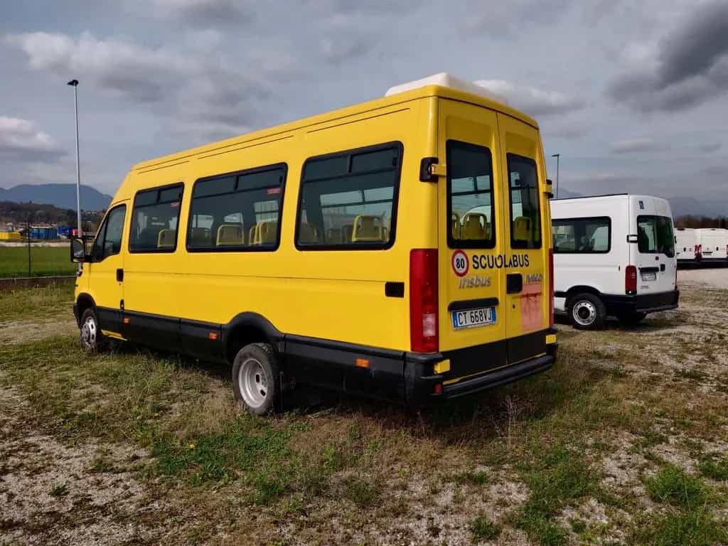 Iveco Daily SCUOLABUS 28 1 1 IRISBUS 09/2006-photo-2
