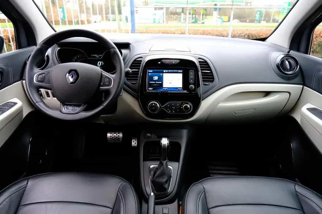 Renault Captur 1.3 TCe Initiale Paris Aut. Leder|Navi|Ca 06/2019-photo-10