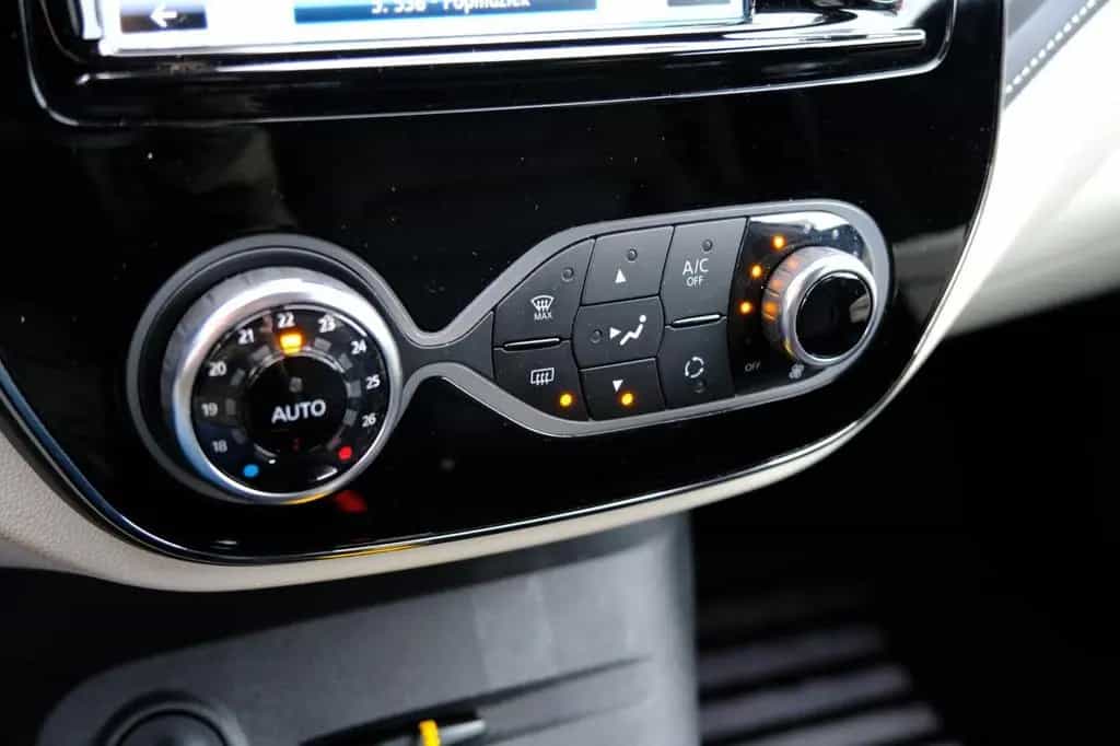 Renault Captur 1.3 TCe Initiale Paris Aut. Leder|Navi|Ca 06/2019-photo-12