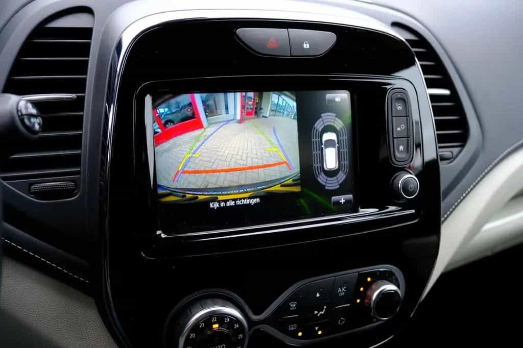 Renault Captur 1.3 TCe Initiale Paris Aut. Leder|Navi|Ca 06/2019-photo-13