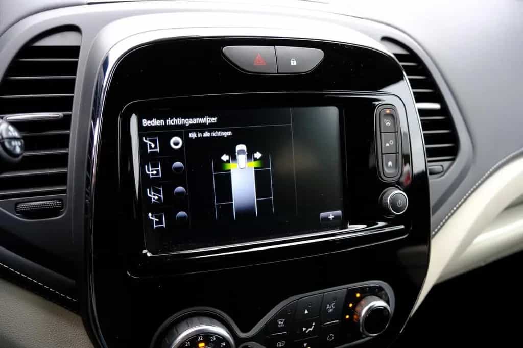 Renault Captur 1.3 TCe Initiale Paris Aut. Leder|Navi|Ca 06/2019-photo-14