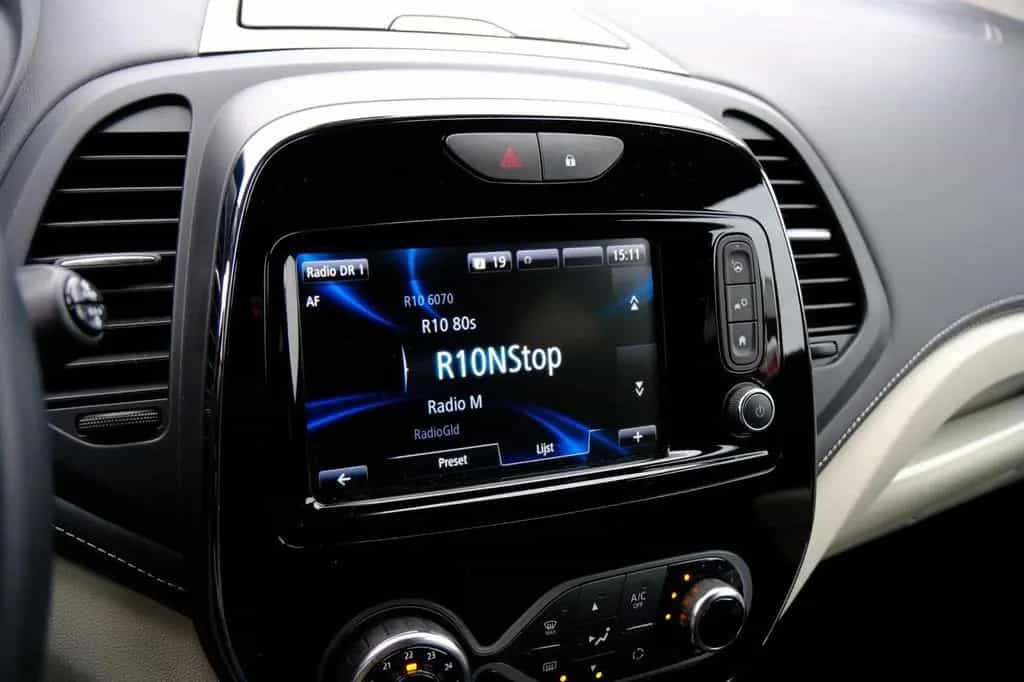 Renault Captur 1.3 TCe Initiale Paris Aut. Leder|Navi|Ca 06/2019-photo-15