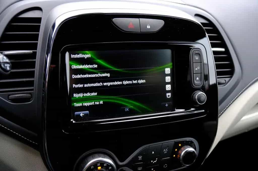 Renault Captur 1.3 TCe Initiale Paris Aut. Leder|Navi|Ca 06/2019-photo-16