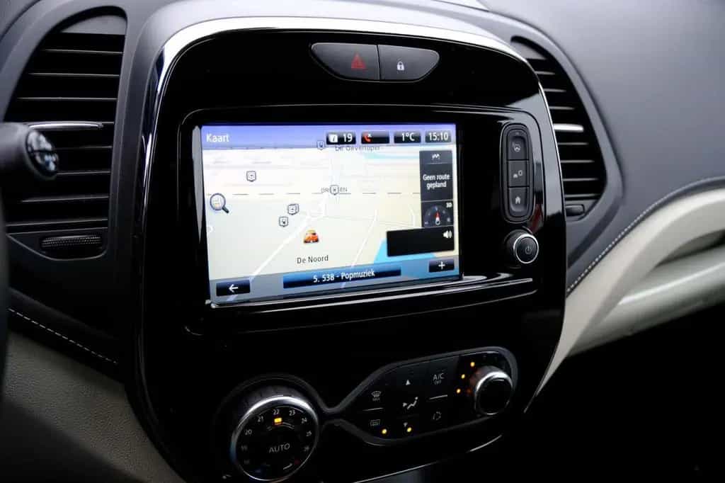 Renault Captur 1.3 TCe Initiale Paris Aut. Leder|Navi|Ca 06/2019-photo-18