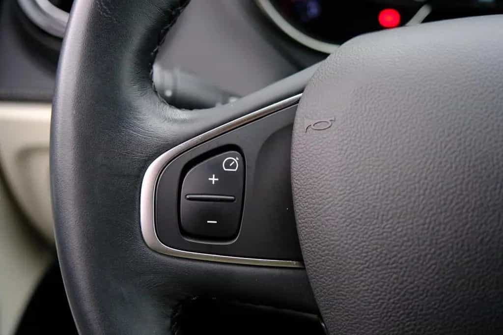 Renault Captur 1.3 TCe Initiale Paris Aut. Leder|Navi|Ca 06/2019-photo-26