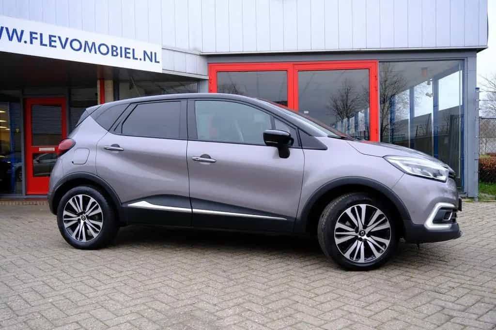 Renault Captur 1.3 TCe Initiale Paris Aut. Leder|Navi|Ca 06/2019-photo-3