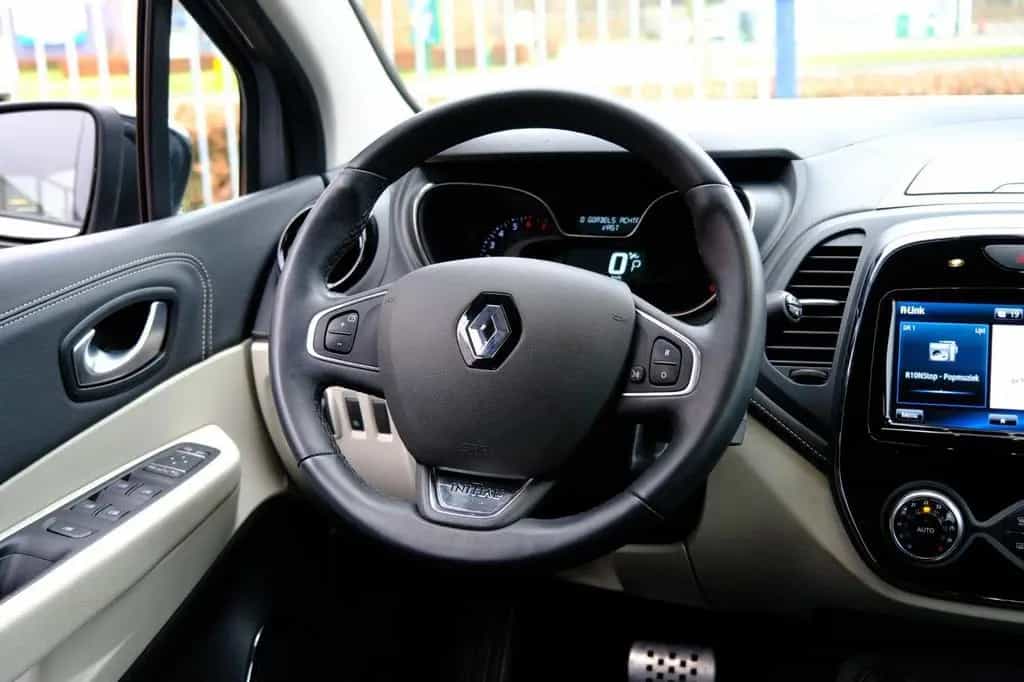Renault Captur 1.3 TCe Initiale Paris Aut. Leder|Navi|Ca 06/2019-photo-5