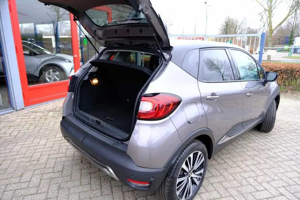 Renault Captur 1.3 TCe Initiale Paris Aut. Leder|Navi|Ca 06/2019-photo-8