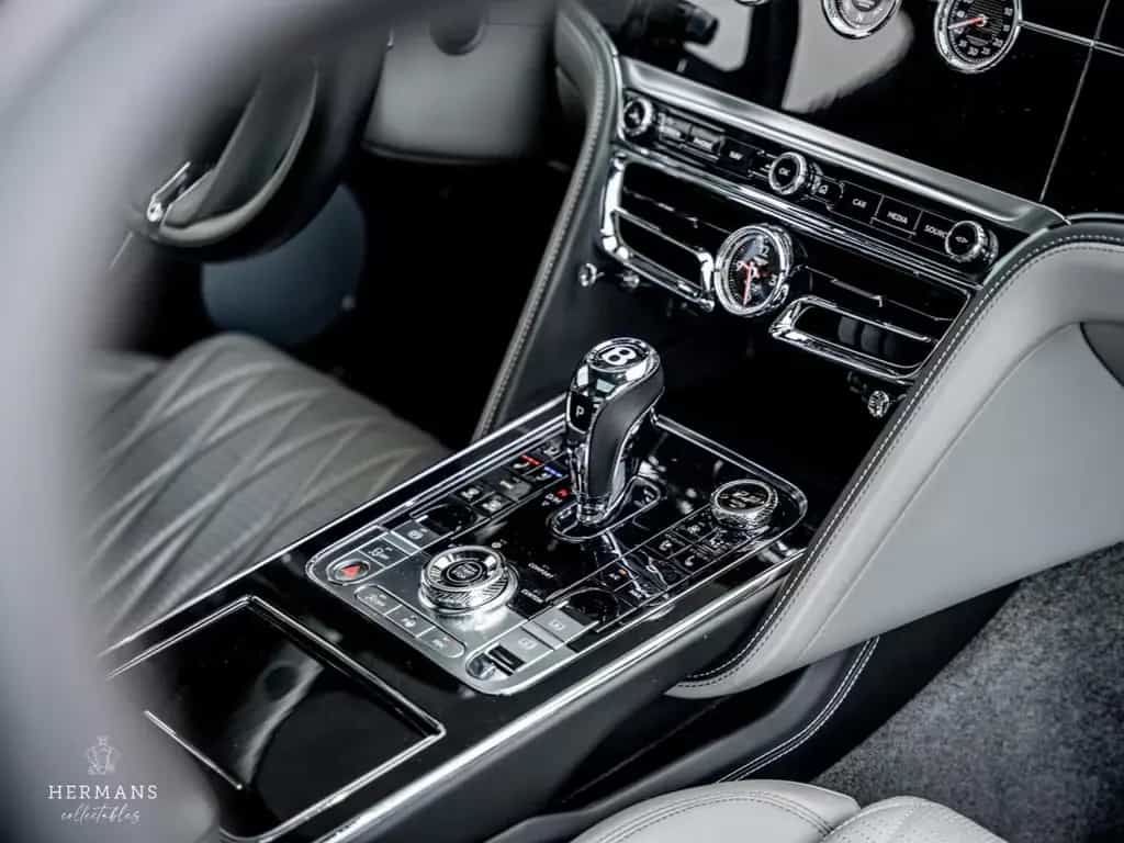Bentley Flying Spur 6.0 W12 Mulliner / Massage / Black L 01/2020-photo-47
