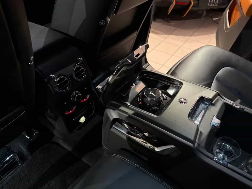 Rolls-Royce Cullinan Fridge*Picnic*Curtain*Fond-Entertainm. 12/2018-photo-27