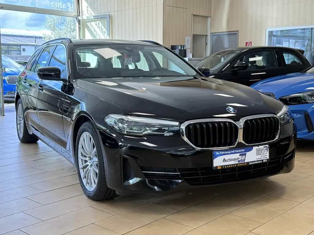 BMW 5 Series 530 PlugIn*xDrive*Dig Cockpit*R.cam*SHZ*Navi*LED 09/2021-photo-0