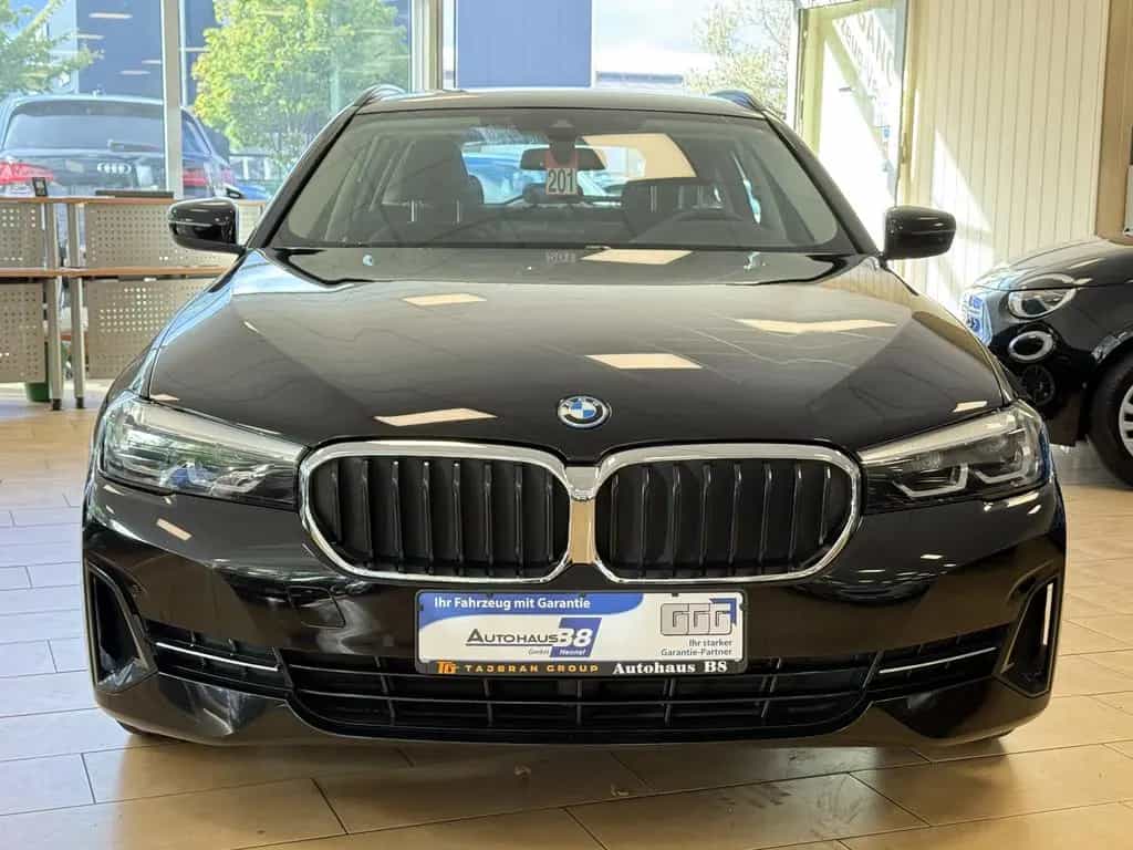 BMW 5 Series 530 PlugIn*xDrive*Dig Cockpit*R.cam*SHZ*Navi*LED 09/2021-photo-1