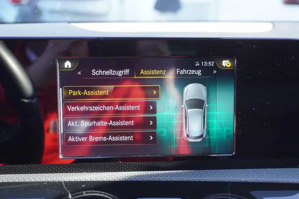 Mercedes-Benz A-Class AMG Line LED Navi Digitales Cockpit DAB USB 11/2020-photo-23