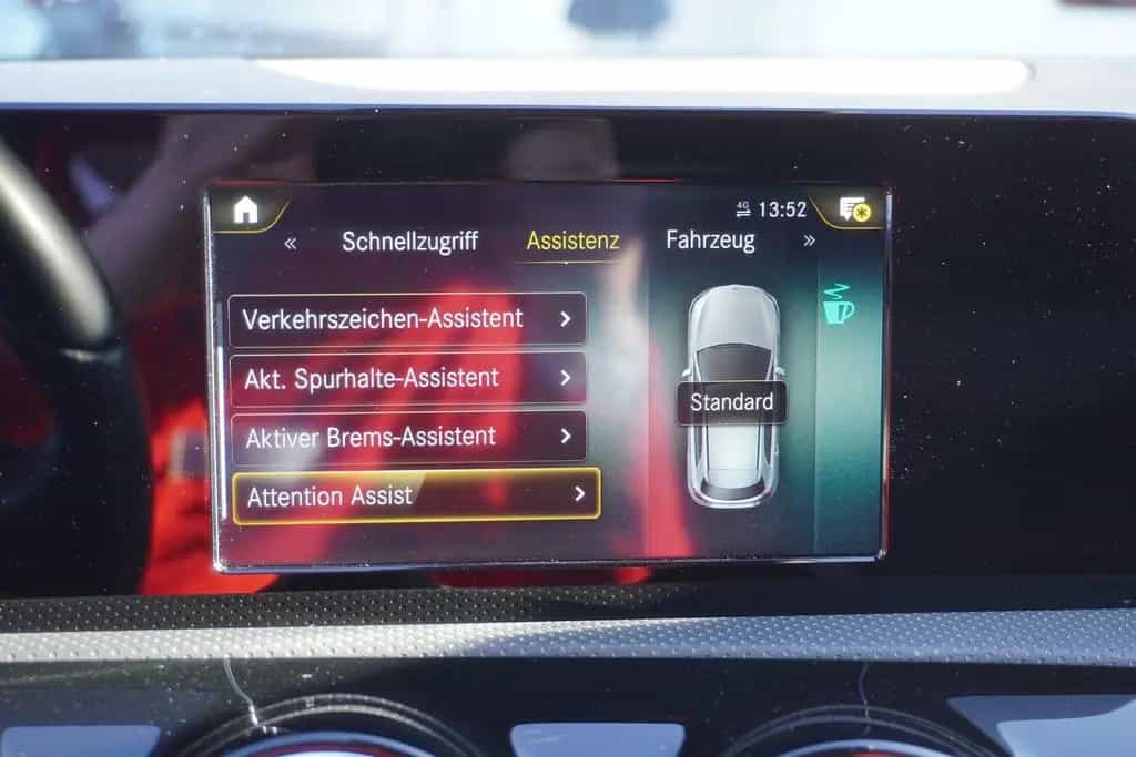 Mercedes-Benz A-Class AMG Line LED Navi Digitales Cockpit DAB USB 11/2020-photo-24