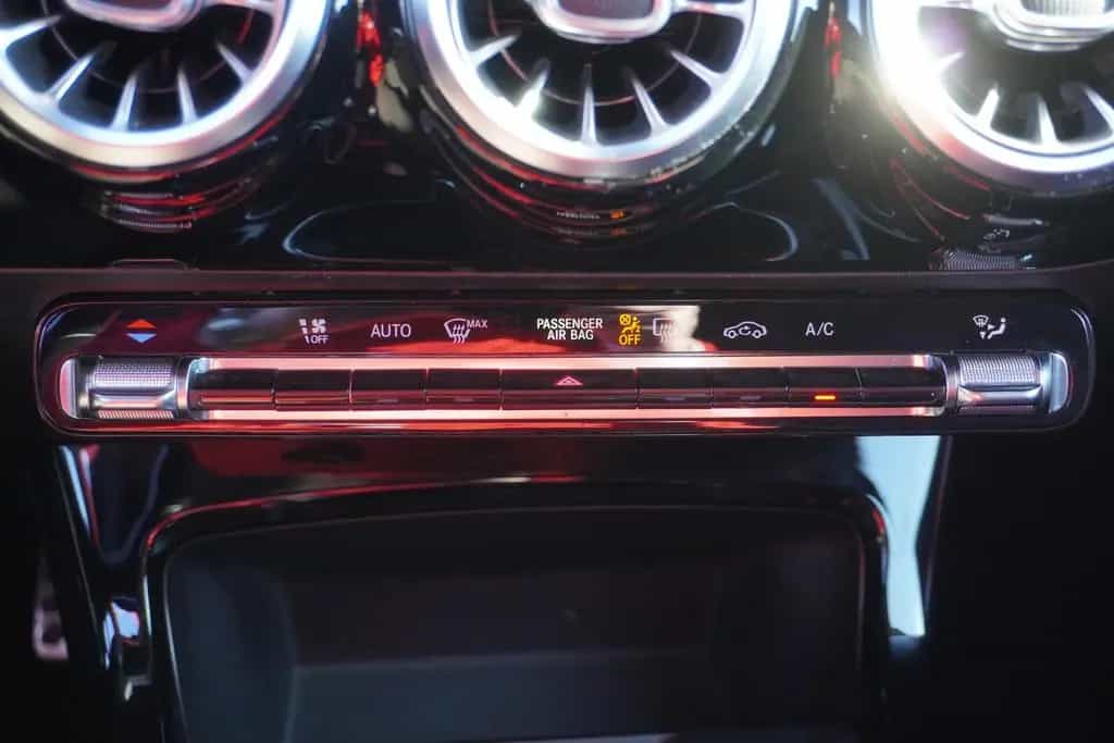 Mercedes-Benz A-Class AMG Line LED Navi Digitales Cockpit DAB USB 11/2020-photo-25