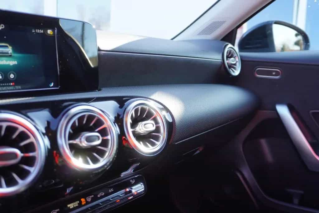 Mercedes-Benz A-Class AMG Line LED Navi Digitales Cockpit DAB USB 11/2020-photo-28