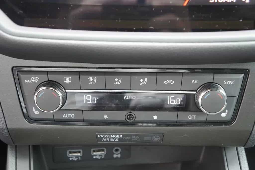 Seat Ibiza 1.0 TSI FR LED FullLink Navi Kamera 06/2020-photo-17
