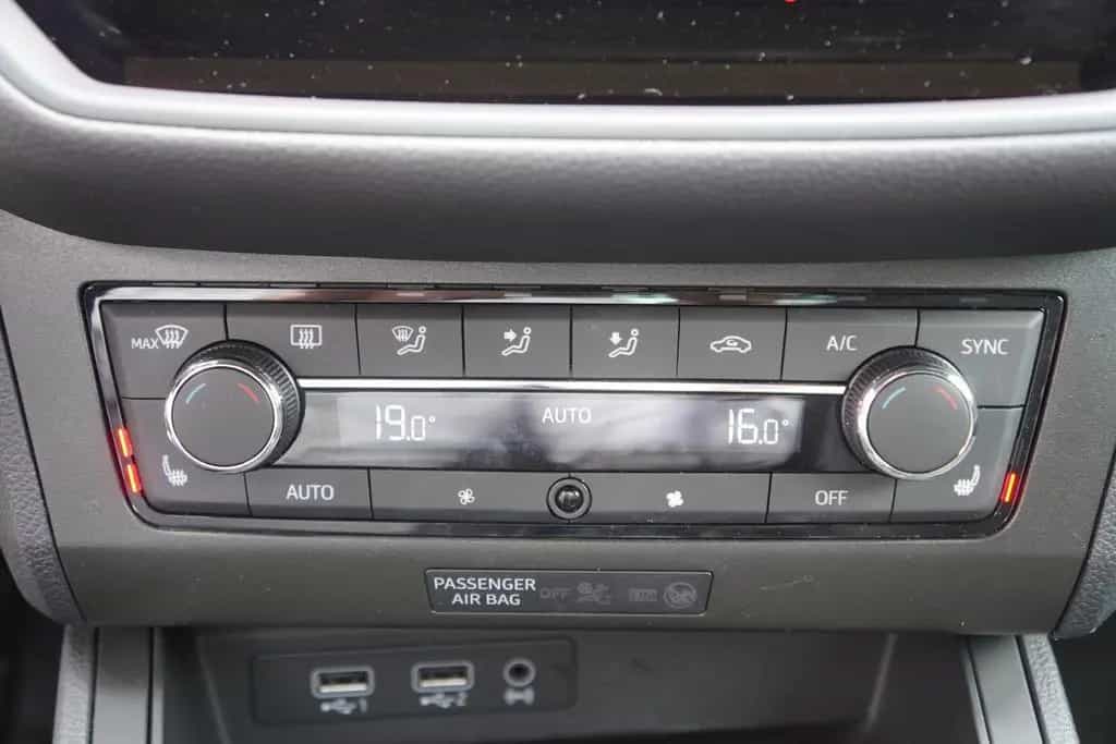 Seat Ibiza 1.0 TSI FR LED FullLink Navi Kamera 06/2020-photo-26