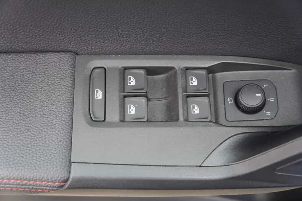 Seat Ibiza 1.0 TSI FR LED FullLink Navi Kamera 06/2020-photo-27