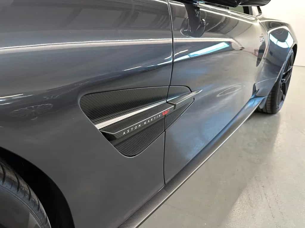 Aston Martin Vanquish Coupé / Satin CF / Titanium Exhaust null-photo-14