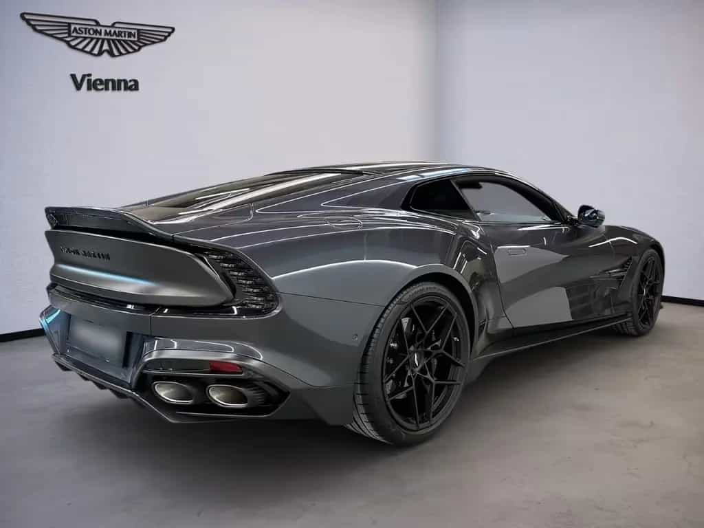 Aston Martin Vanquish Coupé / Satin CF / Titanium Exhaust null-photo-2
