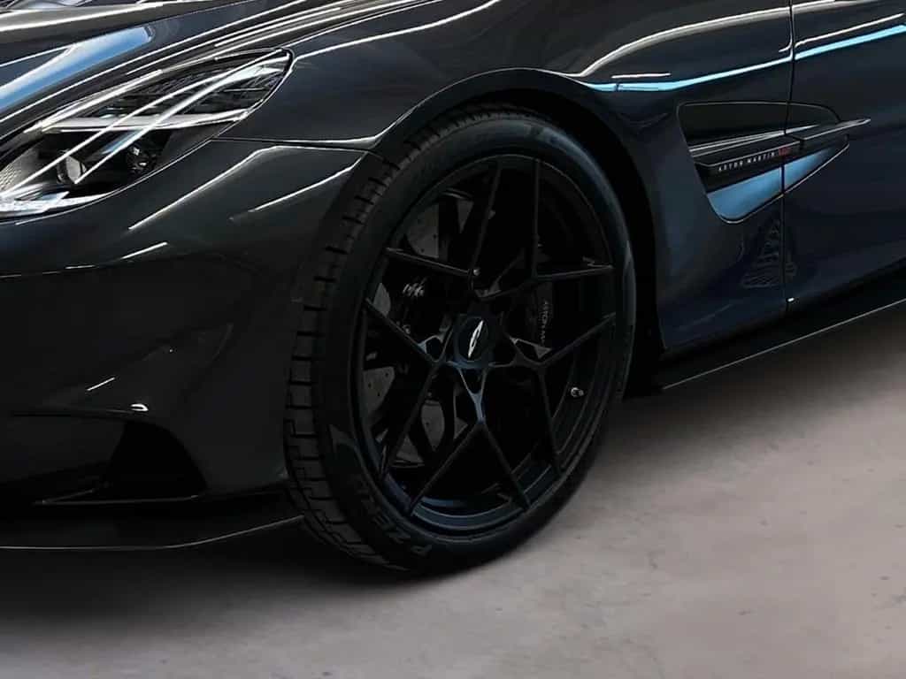 Aston Martin Vanquish Coupé / Satin CF / Titanium Exhaust null-photo-5