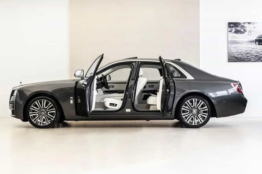 Rolls-Royce Ghost 2 year service & warranty 01/2022-photo-17