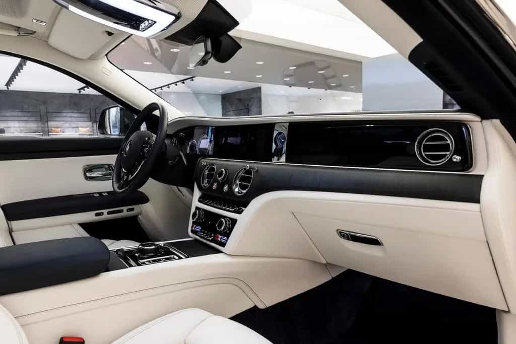 Rolls-Royce Ghost 2 year service & warranty 02/2022-photo-4
