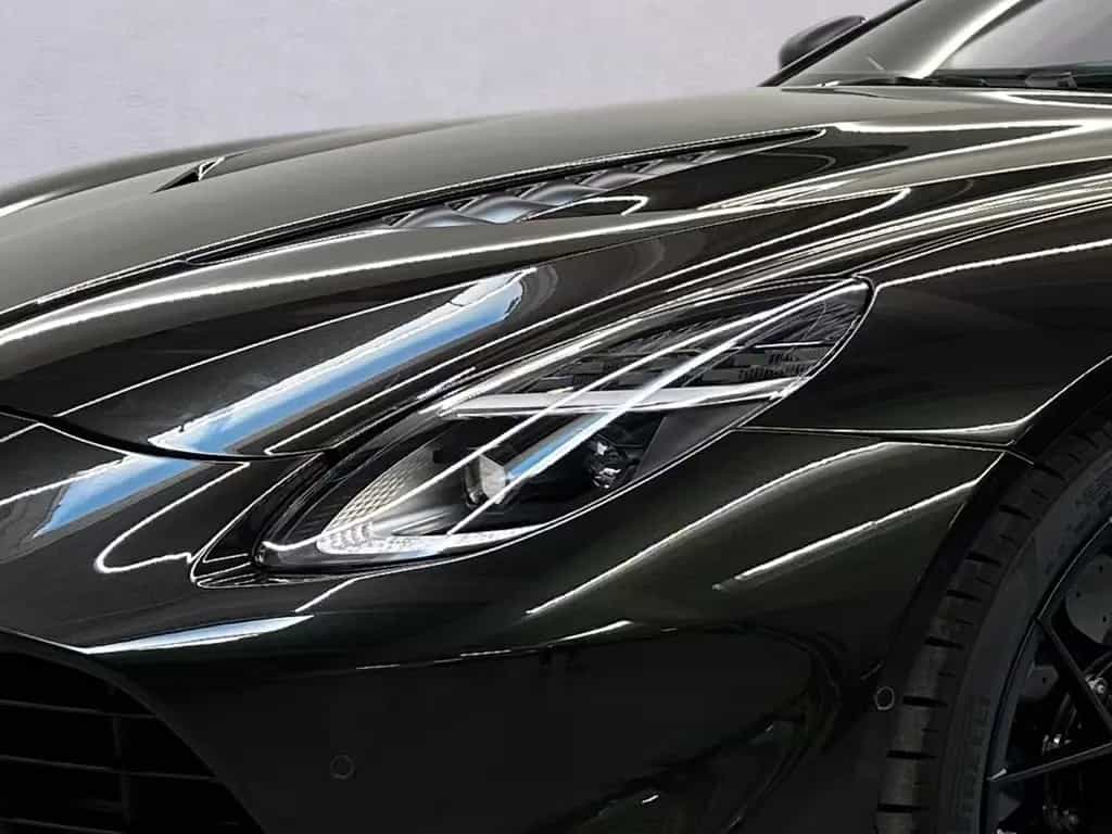 Aston Martin Vanquish Volante / Satin CF / Titanium Exhaust null-photo-4