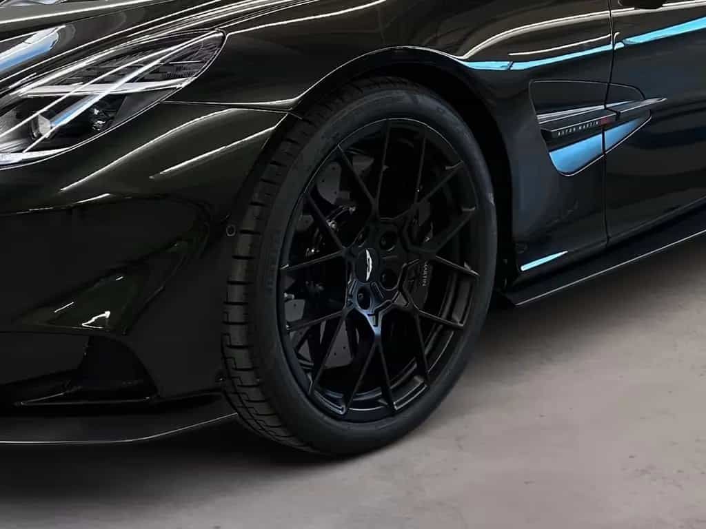 Aston Martin Vanquish Volante / Satin CF / Titanium Exhaust null-photo-5