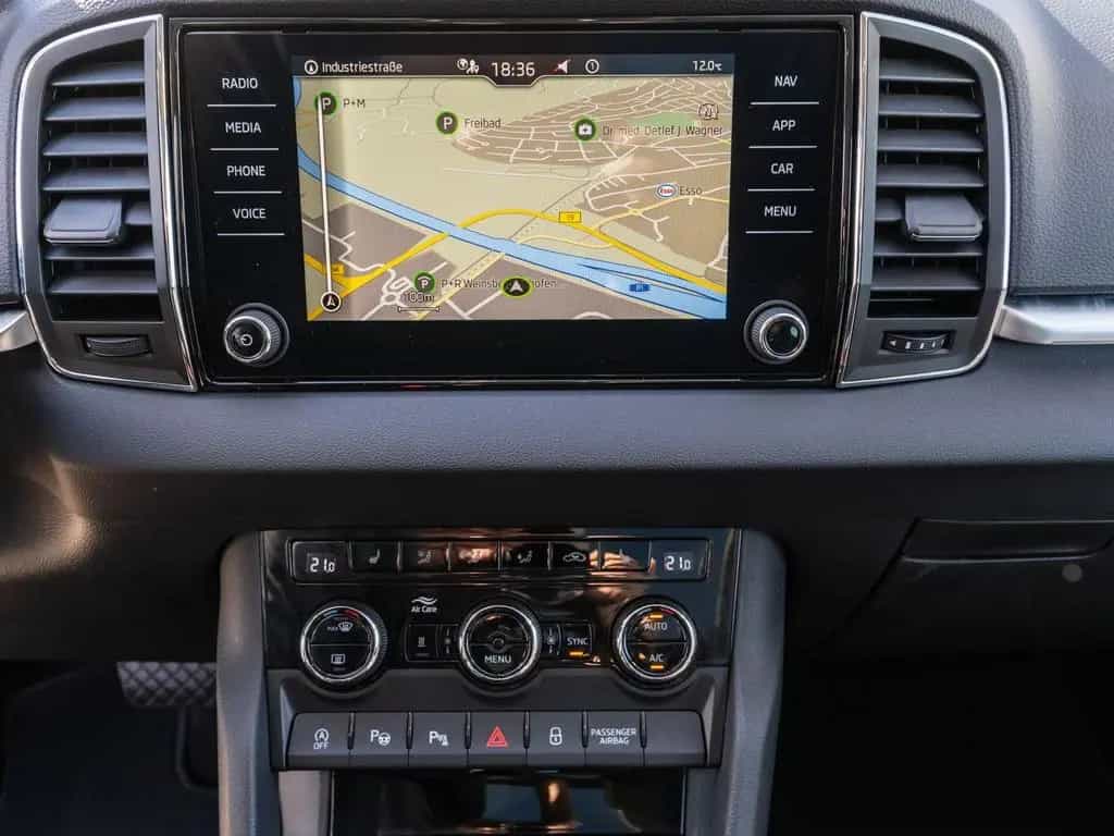Skoda Karoq Clever 1,5 TSI DSG NAVI AHK PANO Standhz 12/2021-photo-10