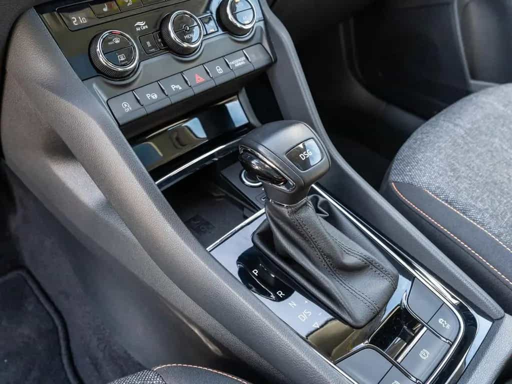 Skoda Karoq Clever 1,5 TSI DSG NAVI AHK PANO Standhz 12/2021-photo-11