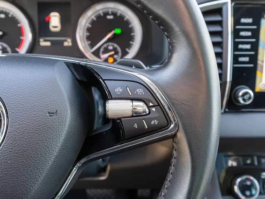 Skoda Karoq Clever 1,5 TSI DSG NAVI AHK PANO Standhz 12/2021-photo-14