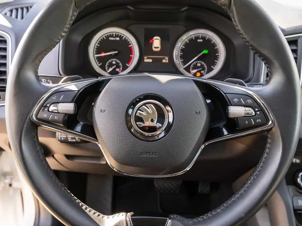 Skoda Karoq Clever 1,5 TSI DSG NAVI AHK PANO Standhz 12/2021-photo-15